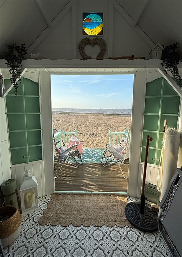 Little Seafoam Beach Hut