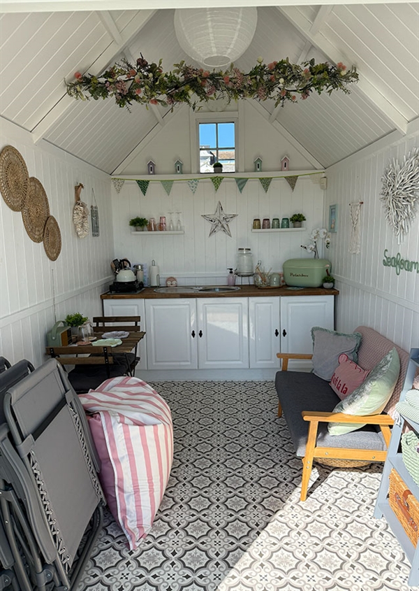 Little Seafoam Beach Hut