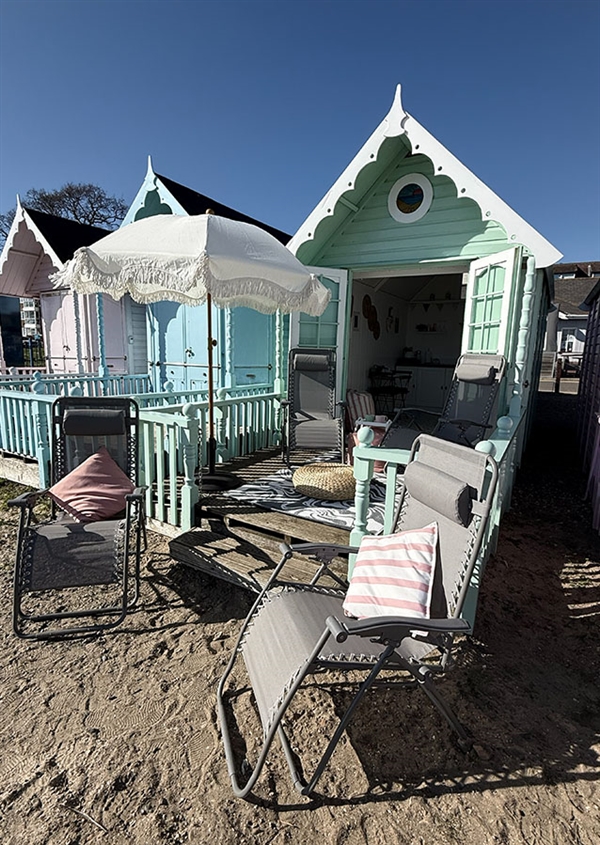 Little Seafoam Beach Hut